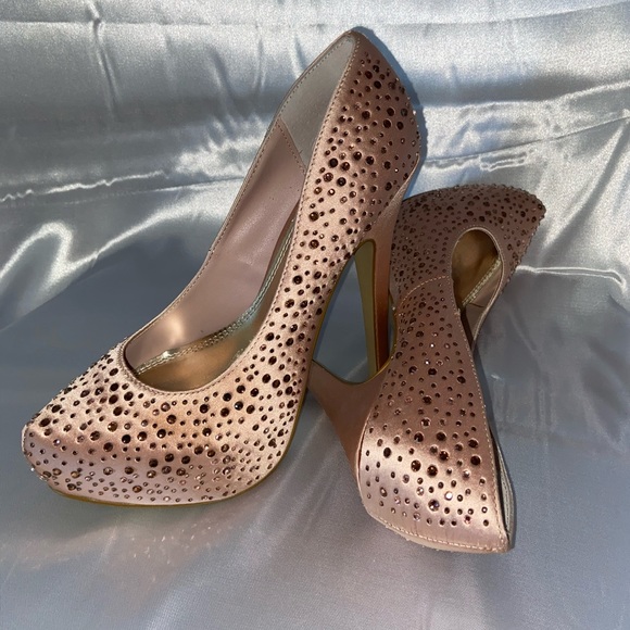 BAKERS Champagne pink heels w/ rhinestones - Picture 3 of 5